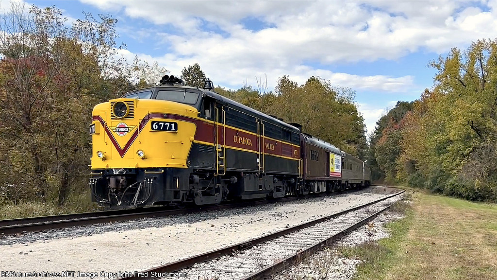 CVSR 6771 rests on this northbound journey.